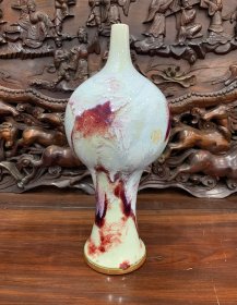 杨志：1947年生于河南禹州。现为国家级非物质文化遗产项目(钧瓷烧制技艺)代表性传承人，中国工艺美术大师，河南省“五一劳动奖章”获得者，“河南省技术能手”首批非物质文化遗产代表性传承人，河南省陶瓷专家委员会委员，禹州市杨志钧窑有限公司总监。