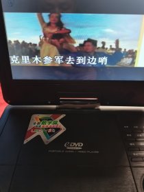 VCD光盘：刀郎 北方天空下。【内容：北方天空下、曼莉、祝酒歌、吐鲁番的葡萄熟了、2002年的第一场雪 等36首歌曲】。中文字幕（二片装）。