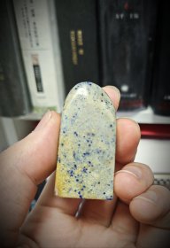 青田蓝星石，印章品种印石，尺寸：1.3*2.3*4.7，蓝星特性，底部微丝，不影响收藏篆刻。