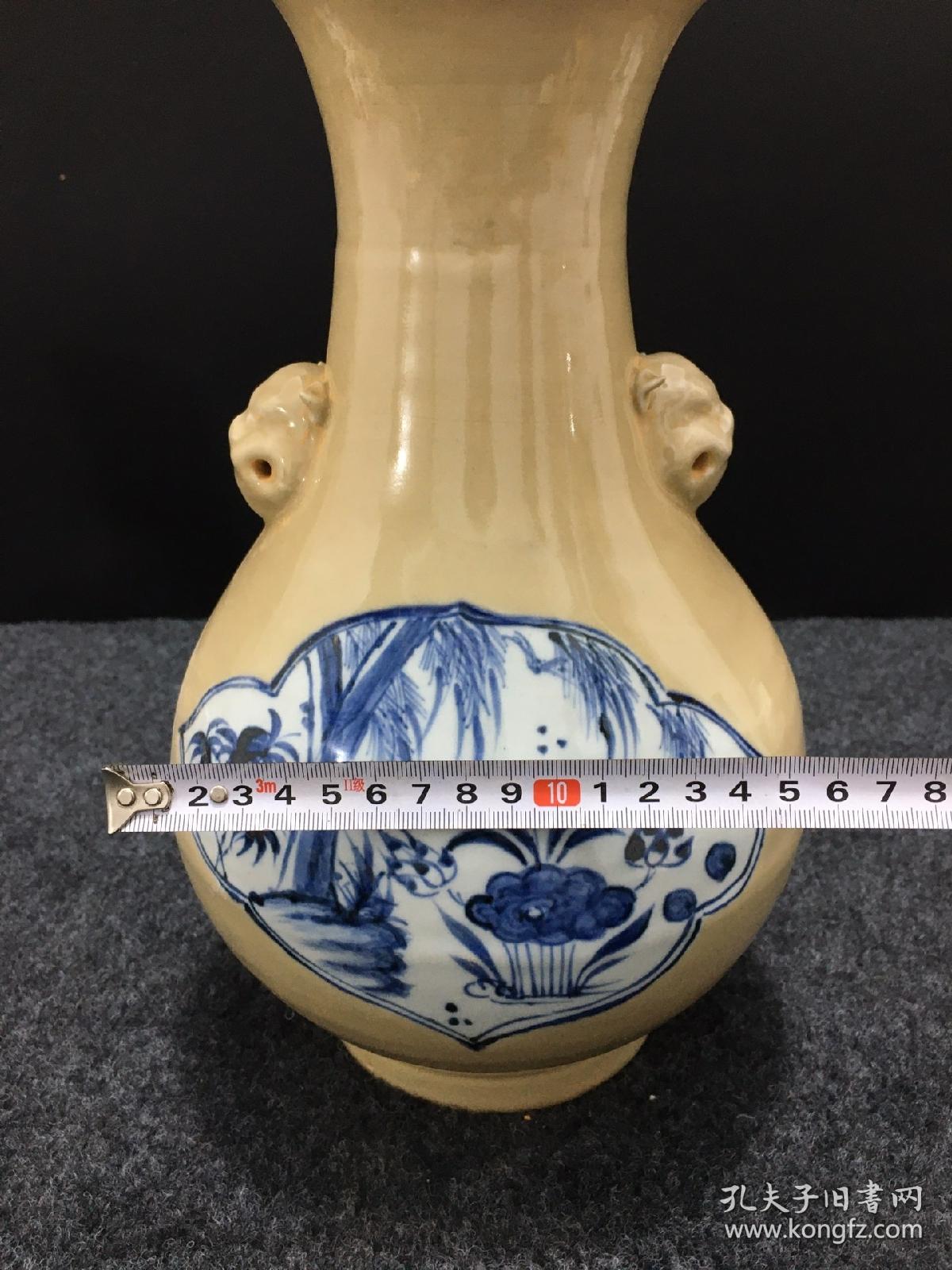 青花双耳花口瓶，花开富贵