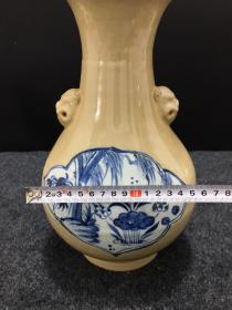 青花双耳花口瓶，花开富贵