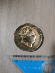 毛主席像章 四个第一好