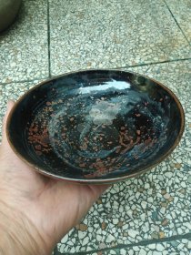 老黑釉瓷碗，保存完整，如图所示，口径18.8厘米，价优，喜欢的朋友看好抓紧下单