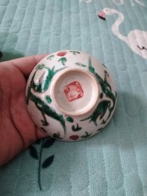 清代红绿彩双龙茶碗 盖有1小纹，碗有线，品相尺寸如图自定吧。