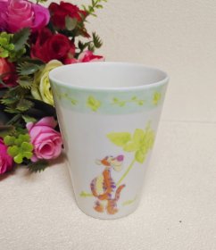 日本Sango迪斯尼disney 跳跳虎杯子，手握杯。口径7.5cm，高度10.cm，满58包邮偏远地区邮费自付。