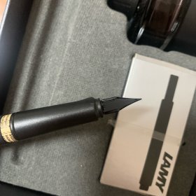 德国凌美LAMY钢笔 礼盒套装钢笔+笔囊一个+吸墨器+墨色墨水