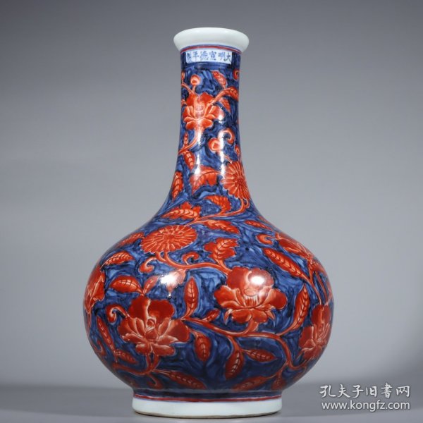 旧藏明宣德青花矾红花卉瓶