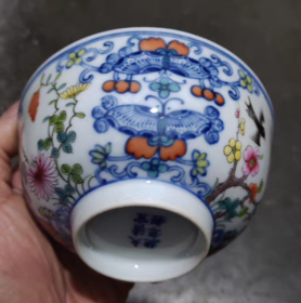 清斗彩蝴蝶花纹碗