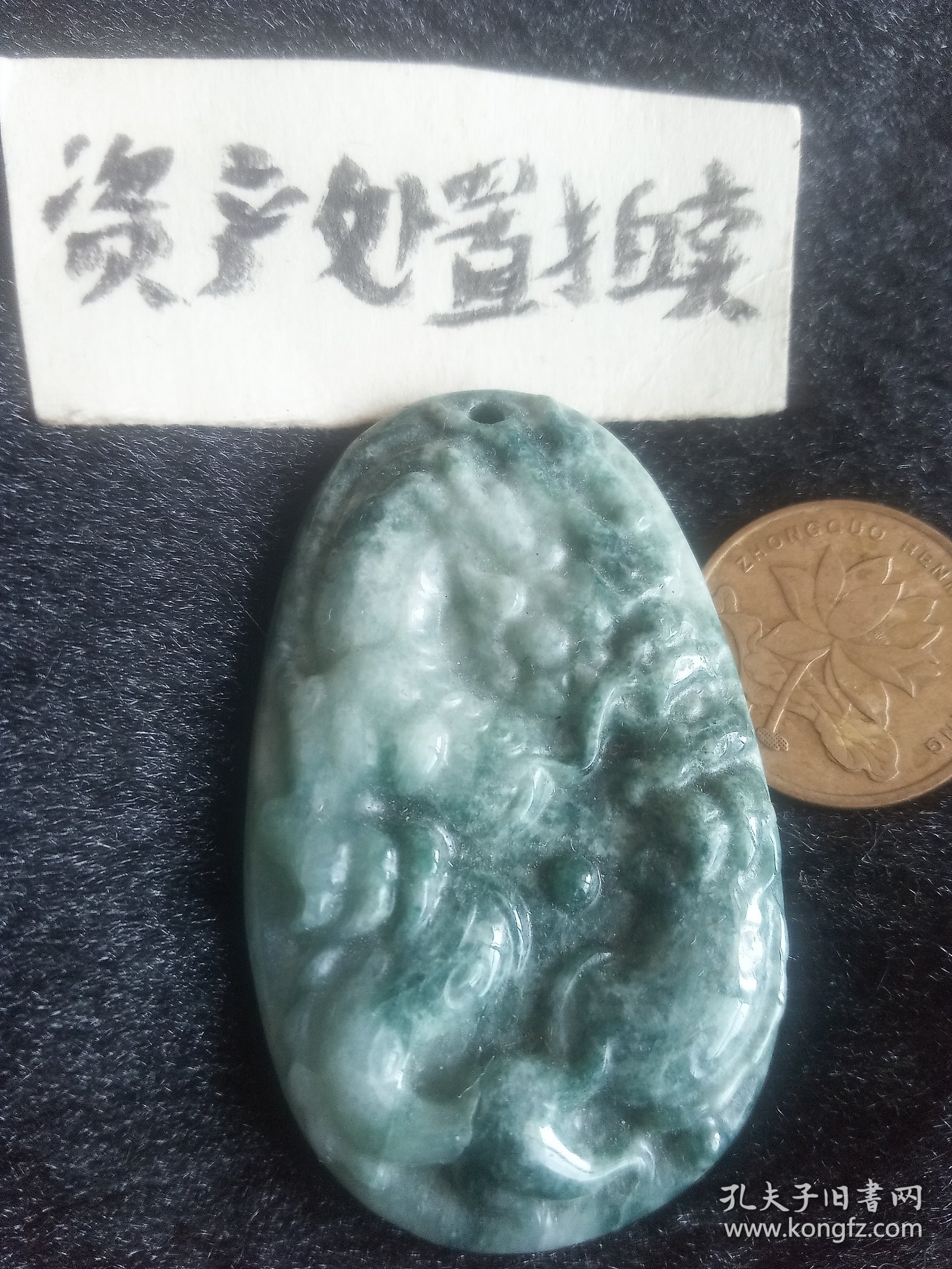 赔血本无归包a翡翠微瑕，1个天然大翡翠长约4.5mm