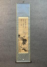 古笔莲花图，清代，【松冈环翠】 日本画1830 - 1887（天保元〜明治二十）58岁。名正 训，又作光训，字季慎,号莲痴、松石、环水，通称橘四 郎。作州津山（今冈山县）人,后居住于东京。师承五十 岚竹沙。长于山水、花鸟，尤其善画墨莲，被世人誉为 “环翠莲花