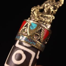 珍藏西藏收绿度母祖九眼至纯天珠挂坠
高10厘米 宽2厘米 重58克