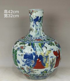 美品.款识.“大明嘉靖年制”.精工细作满工五彩十八罗汉纹天球瓶，釉色漂亮，保存完整，品相如图