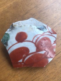 明的早期红绿彩瓷片，5、4.5、1.5厘米