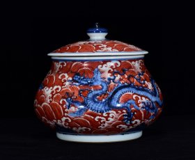 旧藏明宣德年矾红青花龙纹盖罐
