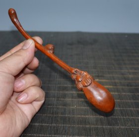 旧藏黄杨木茶产，长18cm，宽2.5cm，高2cm，重9g，