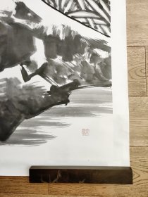 刘铁奇，笔名铁骑，字大可，斋号丹青山房，1961年出生于北京。先后毕业及进修于中央美院、北京画院、清华美院高研班。师从钱绍武、戴泽、陈伟生、洪波、崔子强、石齐、李志向、秦英豪诸名家。现为中美协会员，北京市美术家协会理事、房山区美术家协会副主席，北京市书法家协会会员，中国楹联学会非遗文化研究院副院长，北京人书画研究院副院长。画芯尺寸:70x137.5(cm)，己托底，手绘保真。(45470#)