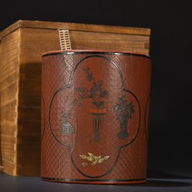 清代 漆器博古图笔筒 规格：高25.3cm宽13.3cm重518g