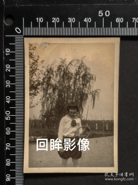 民国苏州景海中学女子网球运动员安息签赠打网球照片