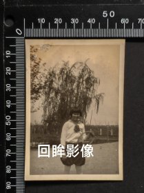 民国苏州景海中学女子网球运动员安息签赠打网球照片