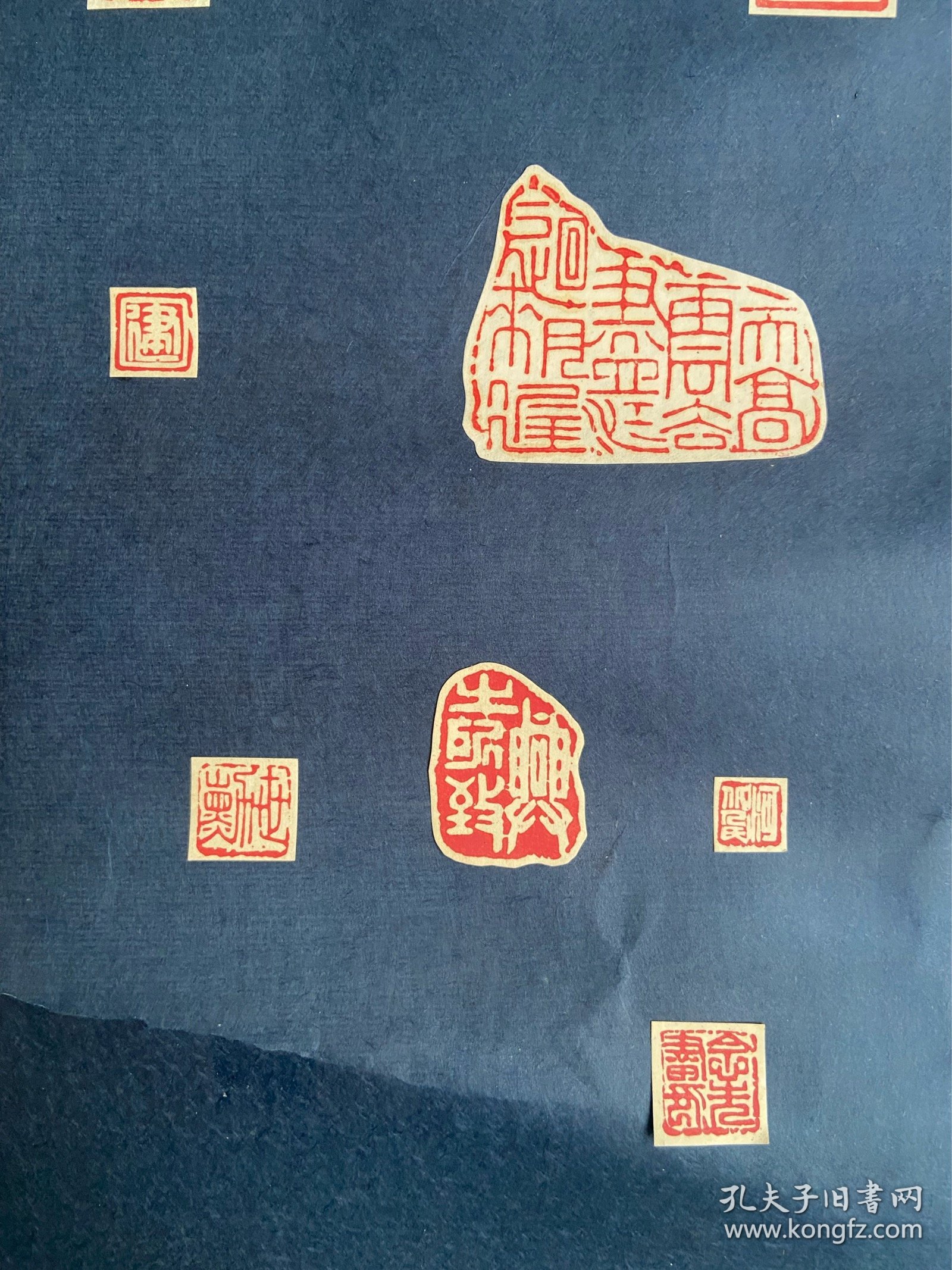 保真！已故漫画大家 黄苗子毛笔题 《王建中印拓片》（王建中为萧军女婿，里面多为作家所刻印的原印蜕，有郑愁予，萧军，前甘肃省文联副主席方未艾，作家聂华苓和其丈夫、诗人保罗·安格尔，中国作协第七届副主席陈建功等等等。）