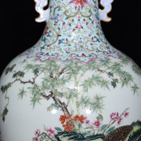 清乾隆粉彩安居乐业纹双耳蒜头瓶尺寸33*19厘米