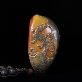 珍藏寿山原石俏色巧雕螭龙手抓件，长7厘米宽3.7厘米，重104克
