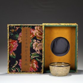 瓷碗：旧藏 哥窑米黄釉银口深腹碗“建福宫” 尺寸：高7.5公分 直径14.5公分