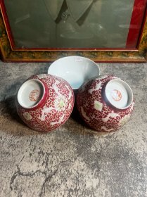 建国初，圆章底款，红色粉彩洋莲小碗3只合售，开线y