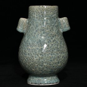 官瓷冰裂纹贯耳瓶，高16.8cm直径11cm，