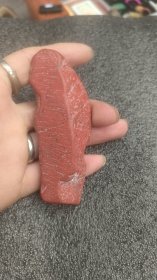 原生手把玩的鸡血石一个