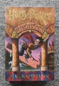 【英文布脊精装原版】《Harry Potter AND ZHE SORCERERS STONE》（哈利波特与魔法石）