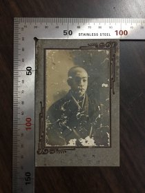 百年留影，日本明治时期（1868-1912年）对应清光绪时期，青年僧人老照片，带原压花衬板，尺寸品相如图，100包邮。