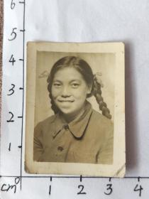 1955年大辫子美女照片