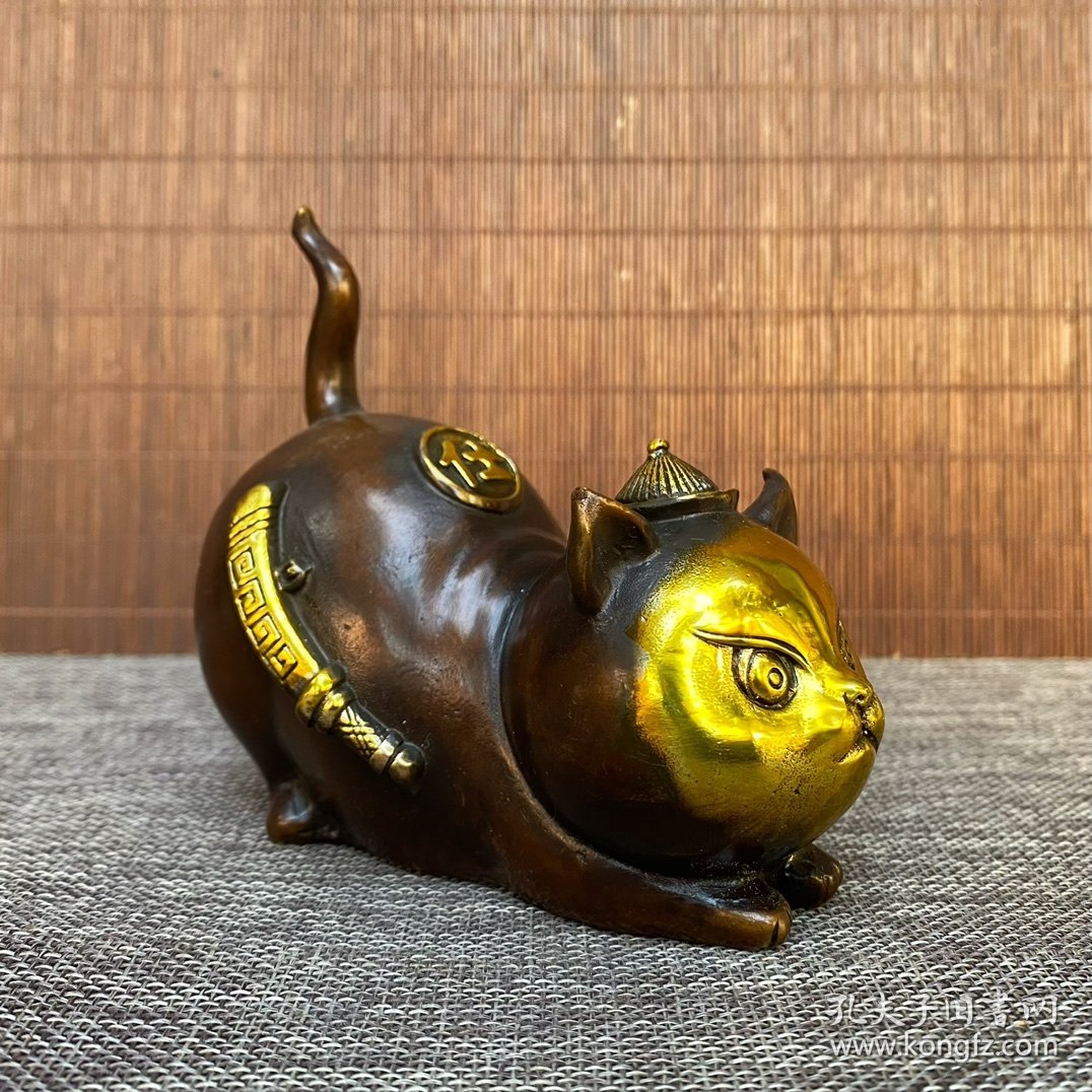 （亏本捡漏特价处理）铜鎏金带刀侍卫猫，高10厘米，长10.5厘米，重547克