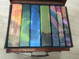 《哈利波特》全新，木箱精装英文原版，7册。