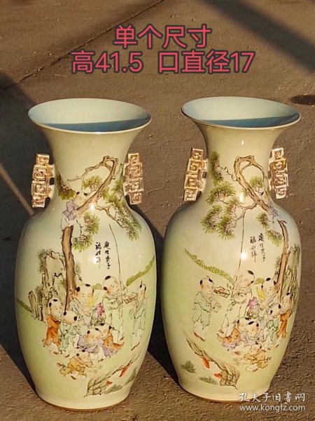 清代手绘人物【连生贵子】瓷花瓶一对，尺寸如图，全品。