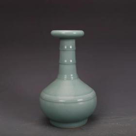 龙泉窑粉青釉花瓶子
