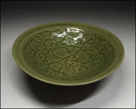 龙泉窑青瓷花碗