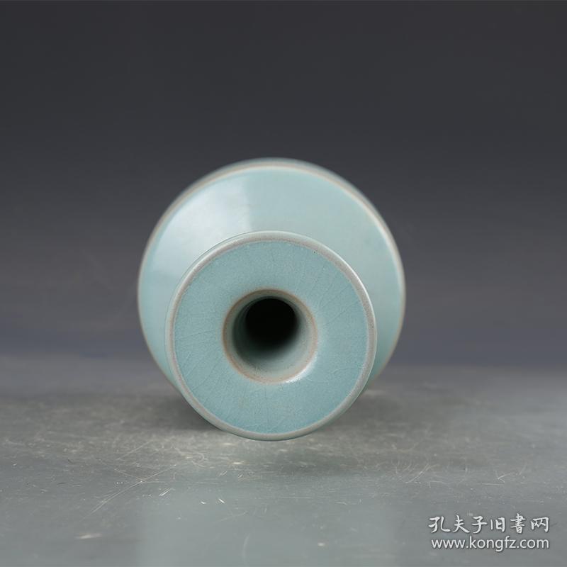 汝窑粉青釉盘口瓶