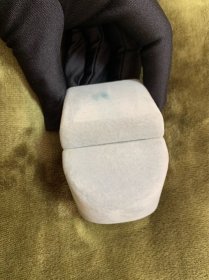 【海外回流  vintage中古】回流中古首饰盒   小年份  很实用  细节可见，仔细看好图片，有瑕疵，介意勿拍，谨慎下单！出售不退！偏远地区邮费联系客服另算！
