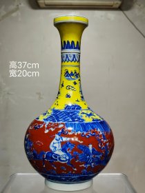 旧藏“大明成化年制”精工细作满工青花加彩通景人物故事纹长颈瓶。