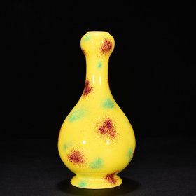 清雍正桃花洞釉蒜头瓶 高22.5厘米 宽12.5厘米 900