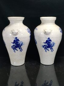 元成宗大德五年制，青花开片鬼谷子下山图纹贯耳瓶一对，全品无残，品相完整，成色如图！