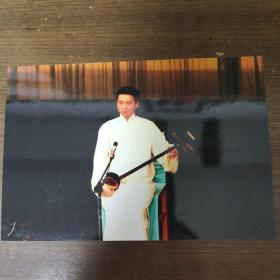 浙江曲艺团王正华弹三弦照片（金奖获得者）