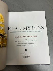 READ MY PINS：Stories from a Diplomat's Jewel Box（阅读我的胸针）