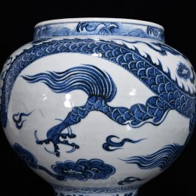 元青花龙纹鸡腿罐，高36.5厘米，直径32厘米.