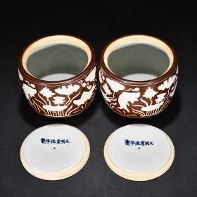 明宣德紫金釉留白鱼藻纹蛐蛐罐 高9.5厘米 宽13.5厘米