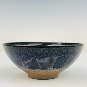 宋建窑蓝釉小茶盏，高4厘米，直径9.5厘米
