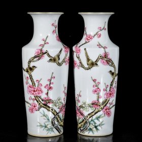 清雍正珐琅彩花鸟喜上眉梢瓶一对；26x10；