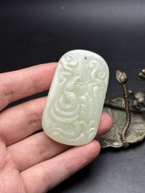 精美和田玉蛇牌